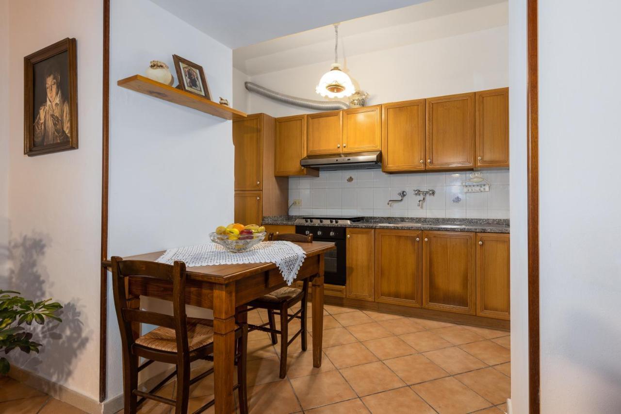 Enchanting Flat With Patio In Abbadia A Isola Monteriggioni Exteriör bild