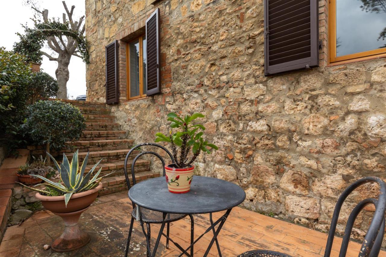 Enchanting Flat With Patio In Abbadia A Isola Monteriggioni Exteriör bild