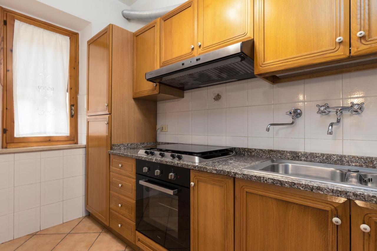 Enchanting Flat With Patio In Abbadia A Isola Monteriggioni Exteriör bild