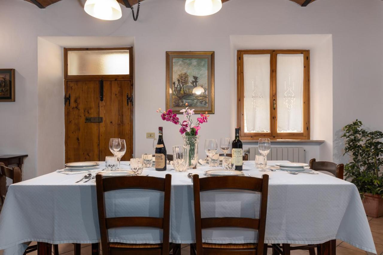 Enchanting Flat With Patio In Abbadia A Isola Monteriggioni Exteriör bild
