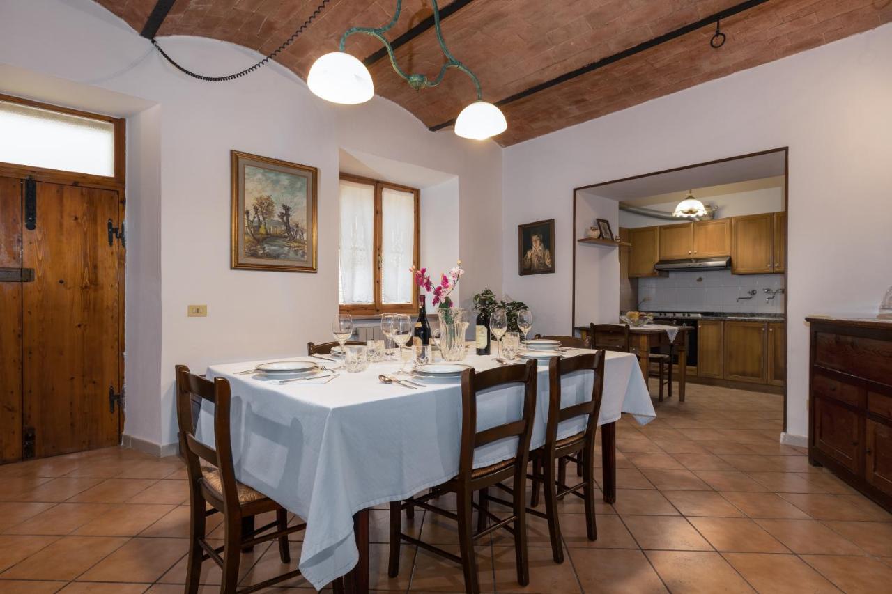 Enchanting Flat With Patio In Abbadia A Isola Monteriggioni Exteriör bild