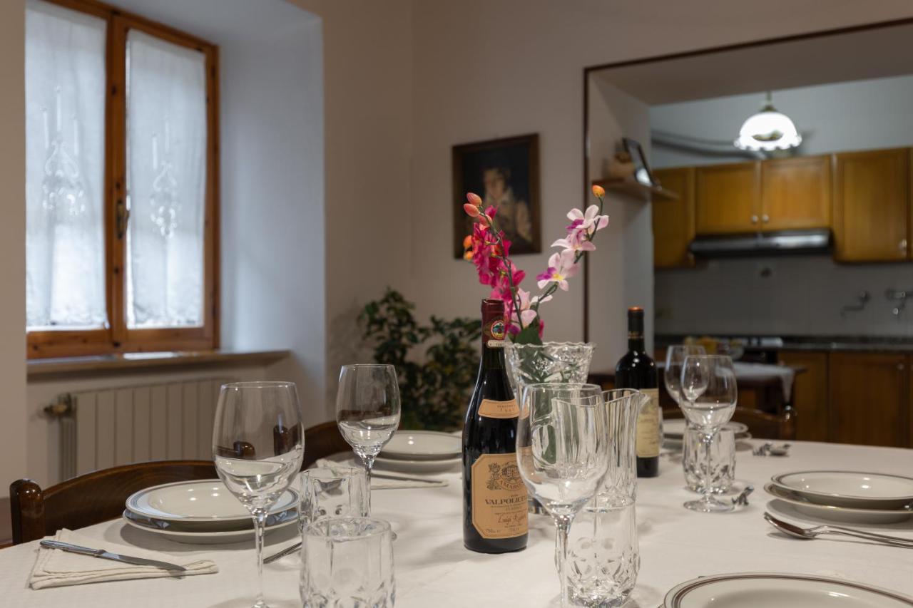 Enchanting Flat With Patio In Abbadia A Isola Monteriggioni Exteriör bild