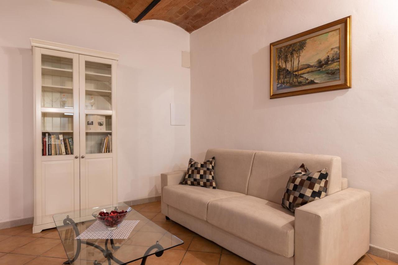 Enchanting Flat With Patio In Abbadia A Isola Monteriggioni Exteriör bild