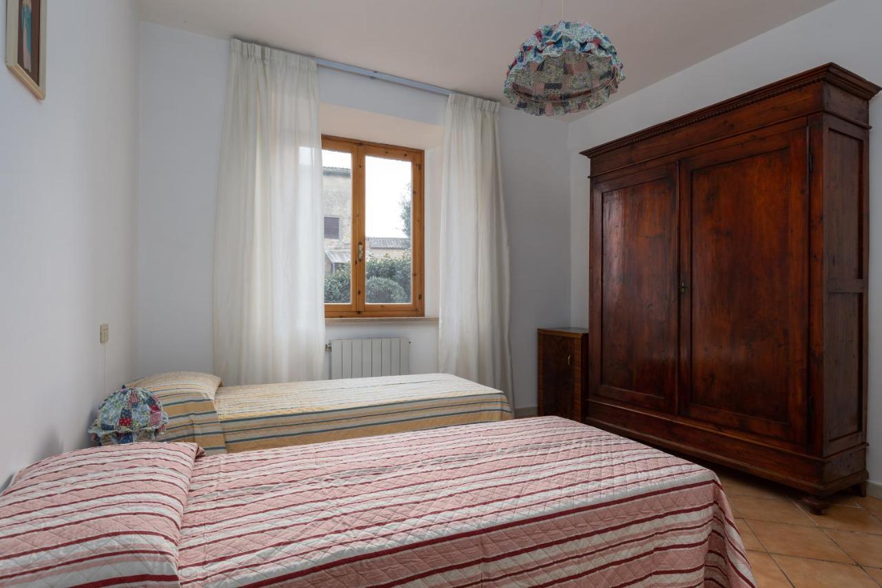 Enchanting Flat With Patio In Abbadia A Isola Monteriggioni Exteriör bild