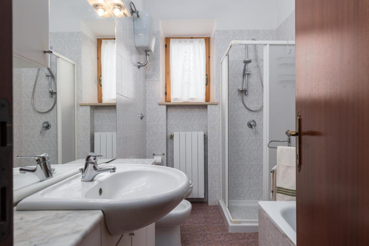 Enchanting Flat With Patio In Abbadia A Isola Monteriggioni Exteriör bild