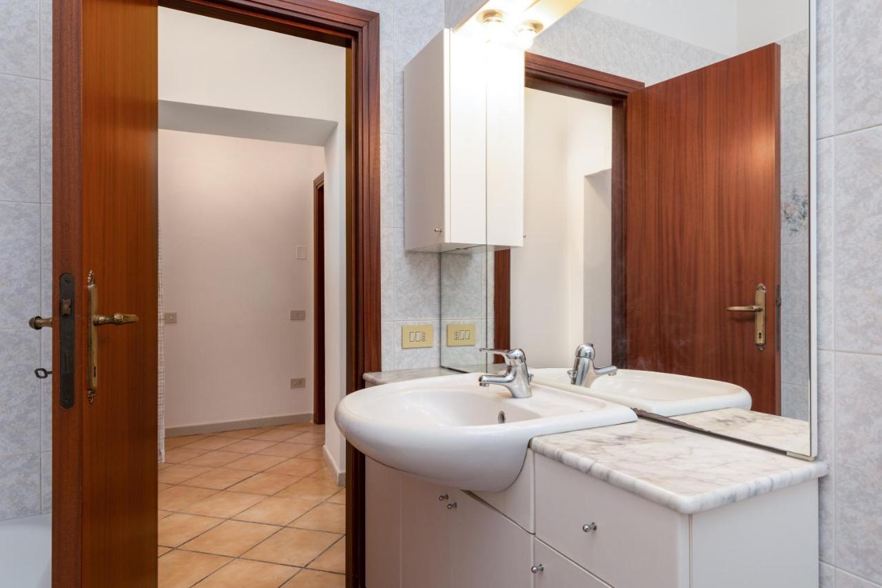 Enchanting Flat With Patio In Abbadia A Isola Monteriggioni Exteriör bild