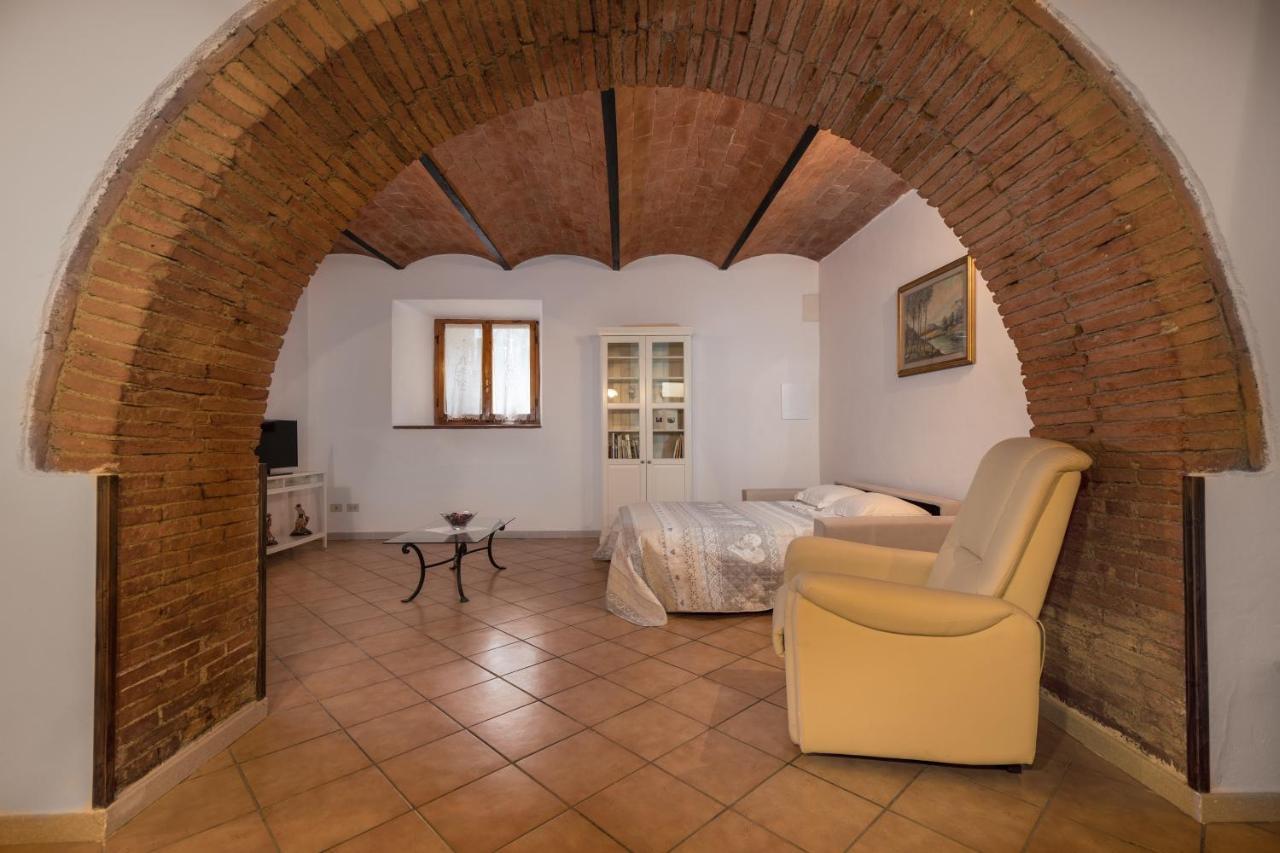 Enchanting Flat With Patio In Abbadia A Isola Monteriggioni Exteriör bild