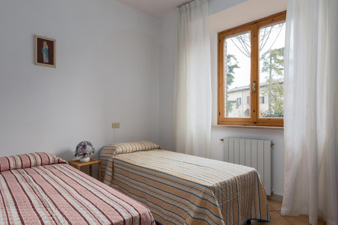 Enchanting Flat With Patio In Abbadia A Isola Monteriggioni Exteriör bild