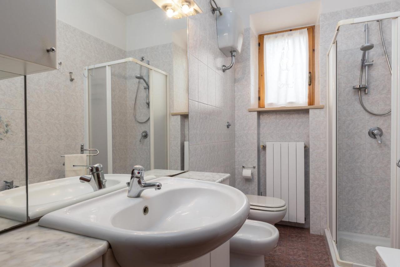 Enchanting Flat With Patio In Abbadia A Isola Monteriggioni Exteriör bild