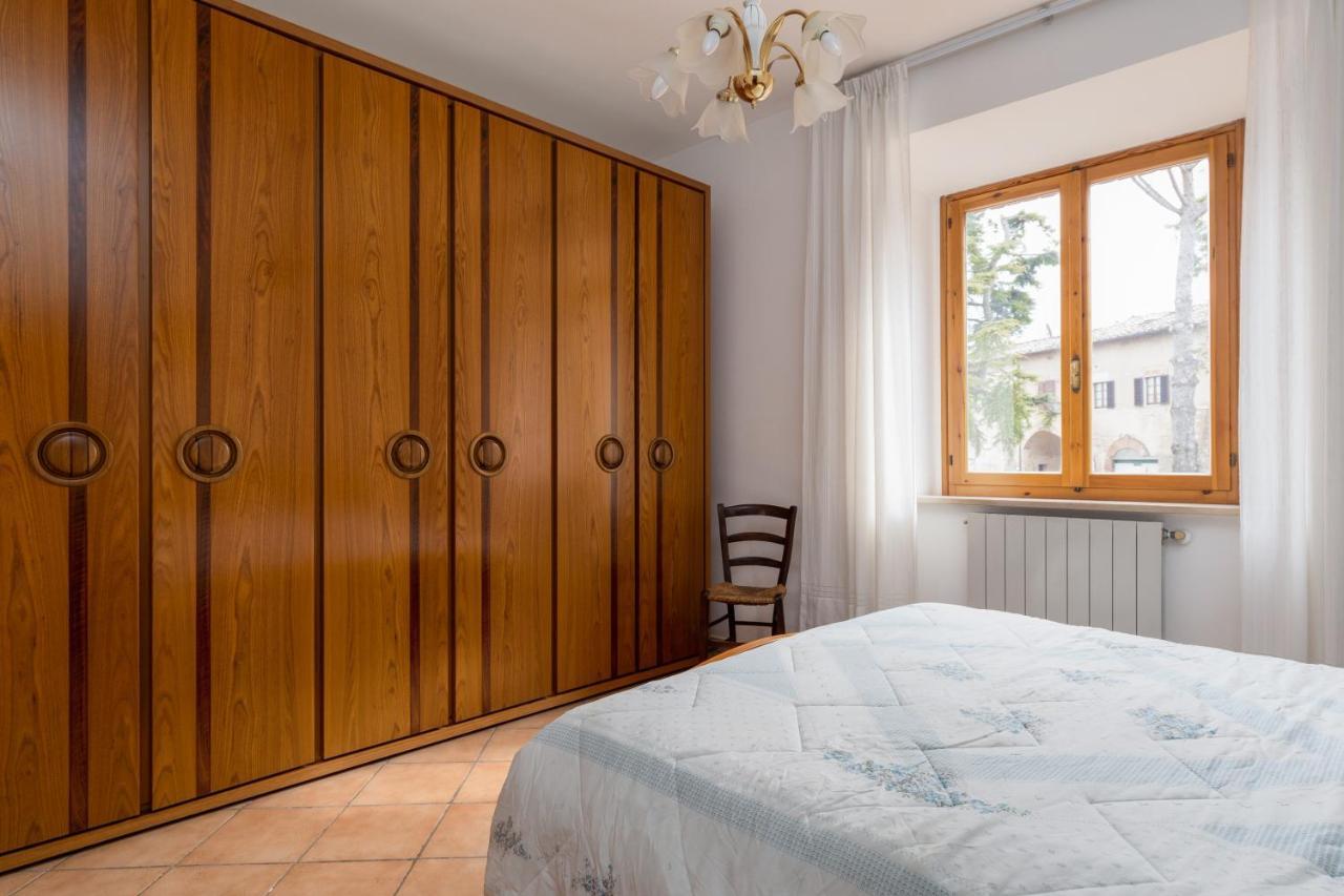 Enchanting Flat With Patio In Abbadia A Isola Monteriggioni Exteriör bild
